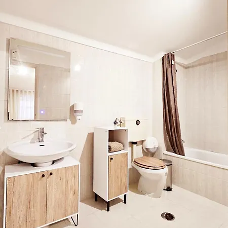 Rooms4you 2 In Historic Center Of ゲストハウス *